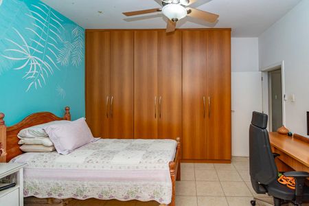 Casa à venda com 226m², 4 quartos e 2 vagasSuíte 2