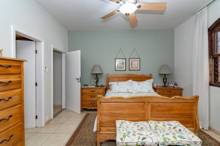 Casa à venda com 226m², 4 quartos e 2 vagasSuíte 1