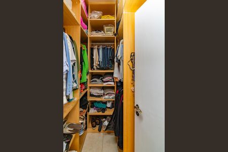 Casa à venda com 226m², 4 quartos e 2 vagasCloset da suíte 1