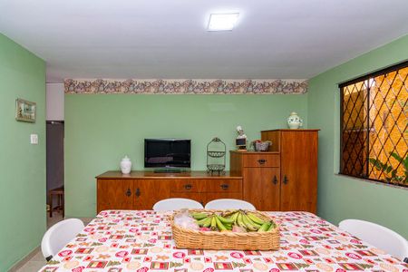 Casa à venda com 226m², 4 quartos e 2 vagasSala 4