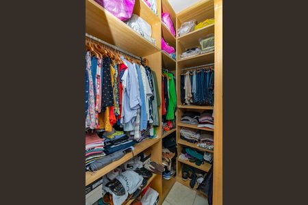 Casa à venda com 226m², 4 quartos e 2 vagasCloset da suíte 1