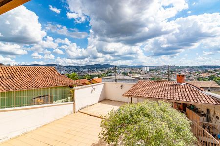 Casa à venda com 226m², 4 quartos e 2 vagasVaranda