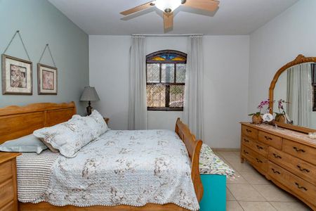 Casa à venda com 226m², 4 quartos e 2 vagasSuíte 1