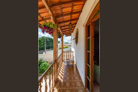 Casa à venda com 226m², 4 quartos e 2 vagasVaranda