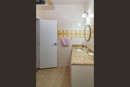 Casa à venda com 226m², 4 quartos e 2 vagasBanheiro da Suíte 2