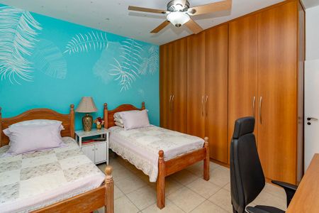 Casa à venda com 226m², 4 quartos e 2 vagasSuíte 2