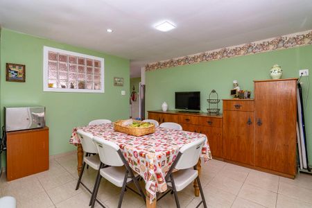 Casa à venda com 226m², 4 quartos e 2 vagasSala 4