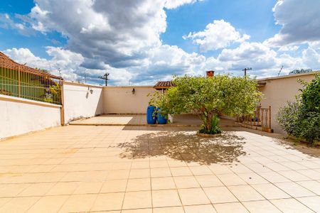 Casa à venda com 226m², 4 quartos e 2 vagasQuintal