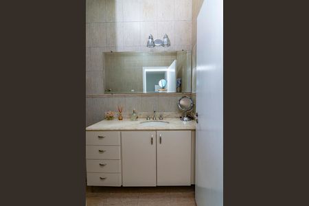 Casa à venda com 226m², 4 quartos e 2 vagasBanheiro da Suíte 1