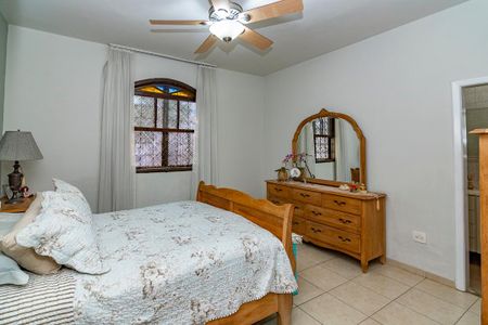 Casa à venda com 226m², 4 quartos e 2 vagasSuíte 1