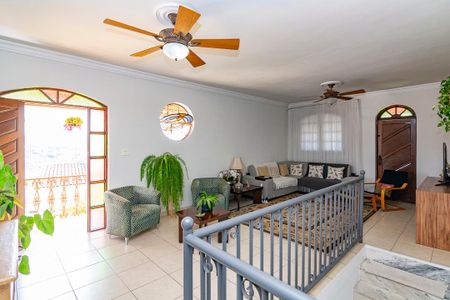 Casa à venda com 226m², 4 quartos e 2 vagasSala 3