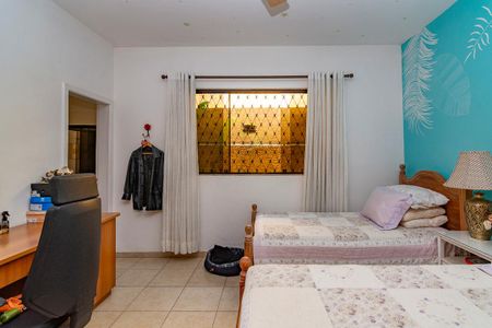 Casa à venda com 226m², 4 quartos e 2 vagasSuíte 2