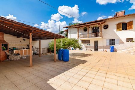 Casa à venda com 226m², 4 quartos e 2 vagasQuintal