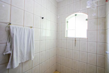 Casa à venda com 230m², 3 quartos e 4 vagasBanheiro do quarto 1