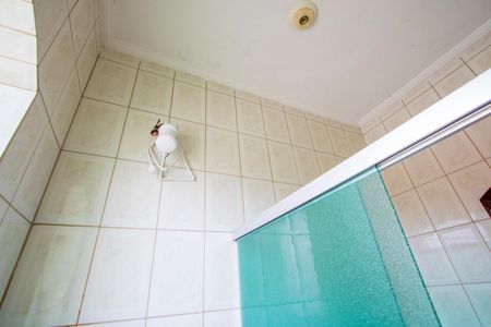 Casa à venda com 230m², 3 quartos e 4 vagasBanheiro social