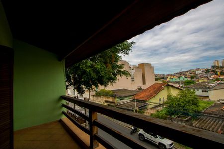 Casa à venda com 230m², 3 quartos e 4 vagasVaranda do quarto 1