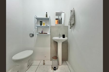 Apartamento à venda com 45m², 2 quartos e sem vaga Apartamento à venda com 45m², 2 quartos e sem vagaBanheiro