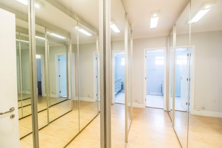 Apartamento para alugar com 207m², 3 quartos e 3 vagasCloset da suíte