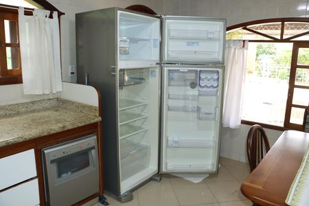 Casa de condomínio para alugar com 2600m², 3 quartos e sem vagaCozinha