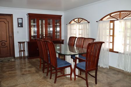 Casa de condomínio para alugar com 2600m², 3 quartos e sem vagaSala