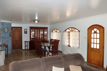 Casa de condomínio para alugar com 2600m², 3 quartos e sem vagaSala