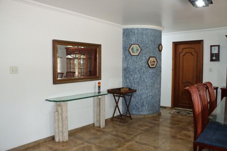 Casa de condomínio para alugar com 2600m², 3 quartos e sem vagaSala