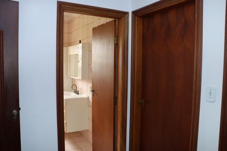 Casa de condomínio para alugar com 2600m², 3 quartos e sem vagaCorredor