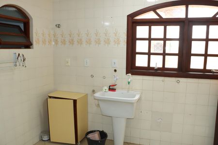 Casa de condomínio para alugar com 2600m², 3 quartos e sem vagaÁrea de Serviço