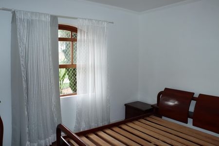 Casa de condomínio para alugar com 2600m², 3 quartos e sem vagaQuarto