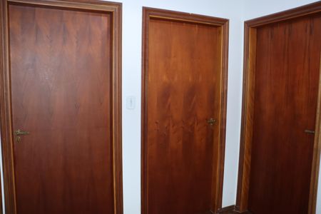 Casa de condomínio para alugar com 2600m², 3 quartos e sem vagaCorredor