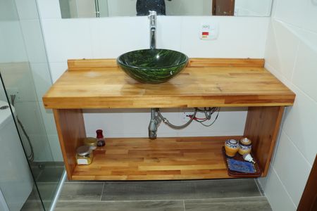 Casa de condomínio para alugar com 2600m², 3 quartos e sem vagaBanheiro da Suíte