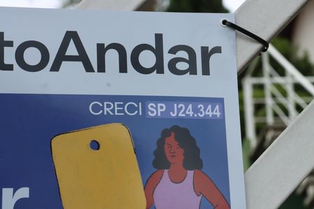 Casa de condomínio para alugar com 2600m², 3 quartos e sem vagaPlaca