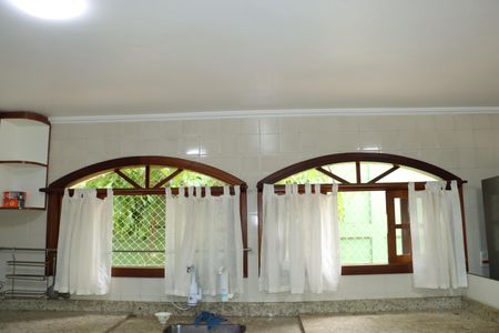 Casa de condomínio para alugar com 2600m², 3 quartos e sem vagaCozinha