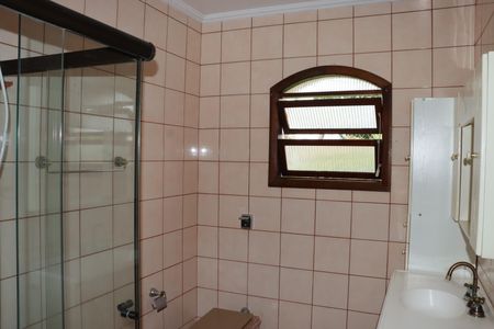 Casa de condomínio para alugar com 2600m², 3 quartos e sem vagaBanheiro Social