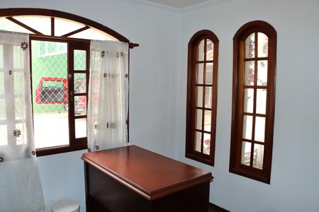 Casa de condomínio para alugar com 2600m², 3 quartos e sem vagaEscritório