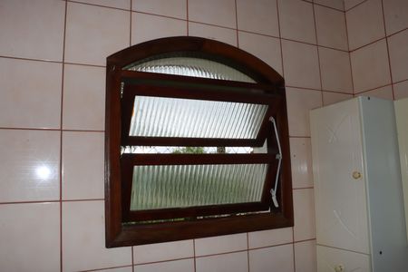 Casa de condomínio para alugar com 2600m², 3 quartos e sem vagaBanheiro Social