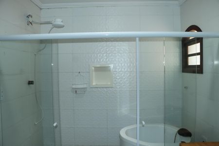 Casa de condomínio para alugar com 2600m², 3 quartos e sem vagaBanheiro da Suíte