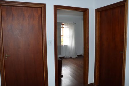 Casa de condomínio para alugar com 2600m², 3 quartos e sem vagaCorredor