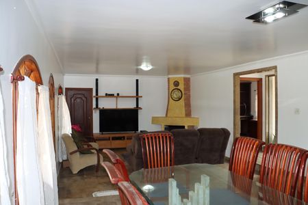 Casa de condomínio para alugar com 2600m², 3 quartos e sem vagaSala