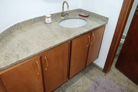 Casa de condomínio para alugar com 2600m², 3 quartos e sem vagaLavabo