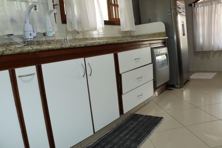 Casa de condomínio para alugar com 2600m², 3 quartos e sem vagaCozinha