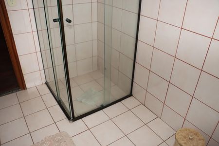 Casa de condomínio para alugar com 2600m², 3 quartos e sem vagaBanheiro Social