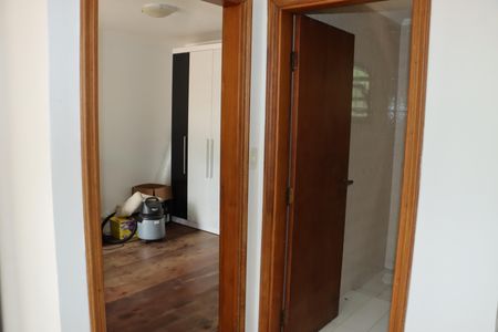 Casa de condomínio para alugar com 2600m², 3 quartos e sem vagaCorredor