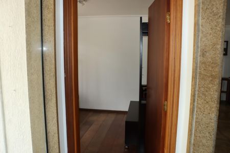 Casa de condomínio para alugar com 2600m², 3 quartos e sem vagaCorredor