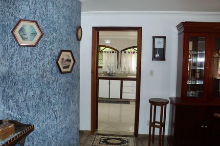 Casa de condomínio para alugar com 2600m², 3 quartos e sem vagaCorredor