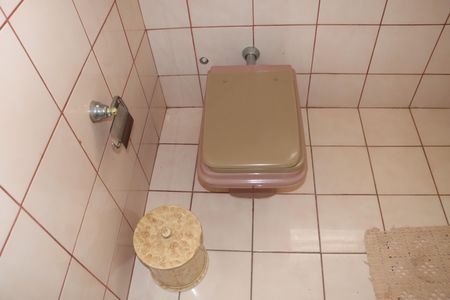 Casa de condomínio para alugar com 2600m², 3 quartos e sem vagaBanheiro Social