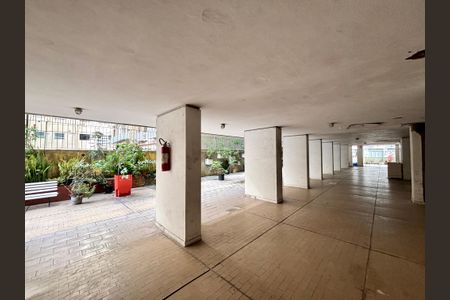 Apartamento à venda com 75m², 2 quartos e sem vagaÁrea comum