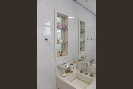 Apartamento à venda com 100m², 2 quartos e 2 vagasBanheiro da Suíte