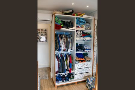 Apartamento à venda com 100m², 2 quartos e 2 vagasQuarto