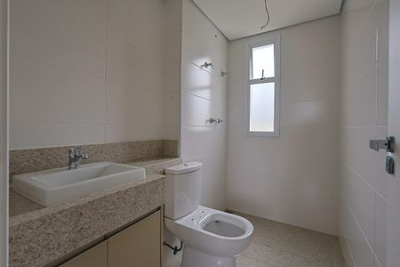 Apartamento à venda com 153m², 4 quartos e 4 vagas Apartamento à venda com 153m², 4 quartos e 4 vagasBanheiro da Suíte 2